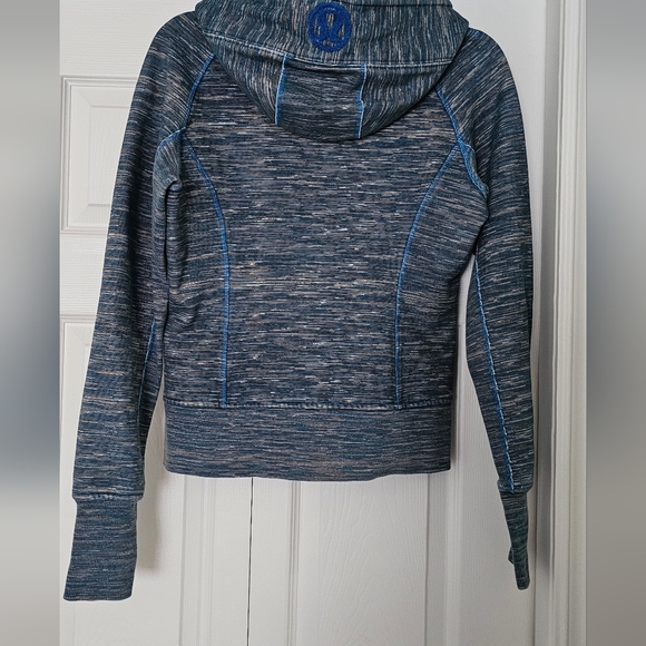 Lululemon zip up sweater size 6 - Picture 6 of 6